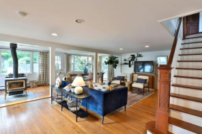 Catskill Country House with Hot Tub Near Skiing Shandaken